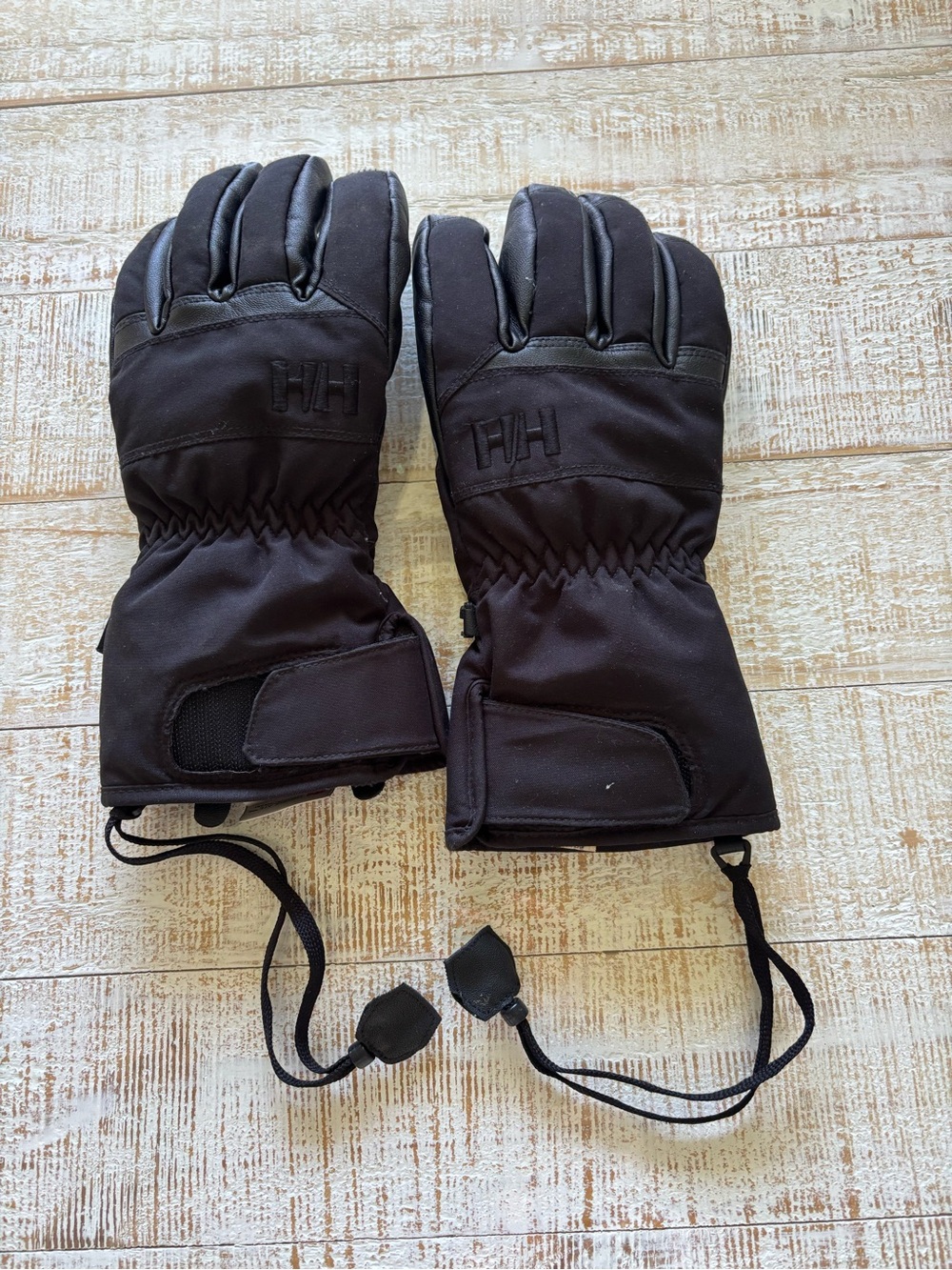 Helly Hansen Black Winter Ski Mittens with Wrist Leash